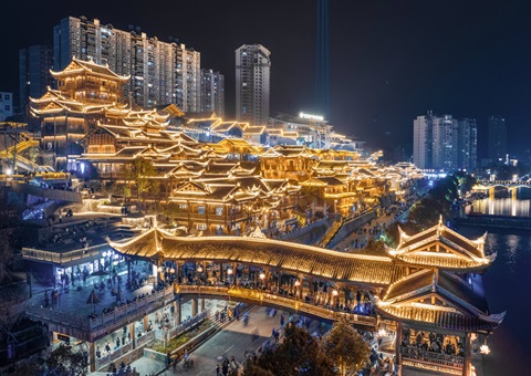 湖北宣恩：：：“四权融合”整体出让组合包拍出1.6亿元